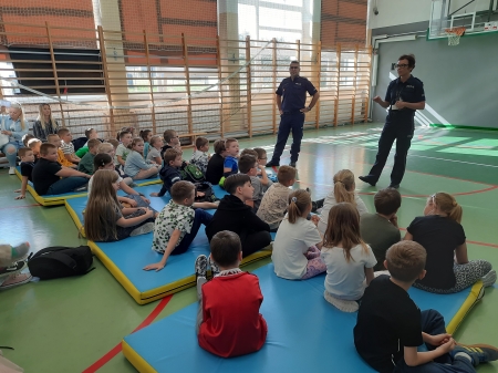 Spotkanie profilaktyczne z policjantami