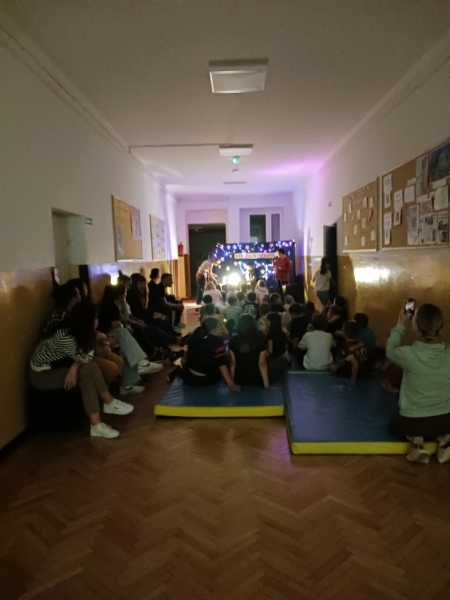 NOC Z GWIAZDAMI W BIBLIOTECE 