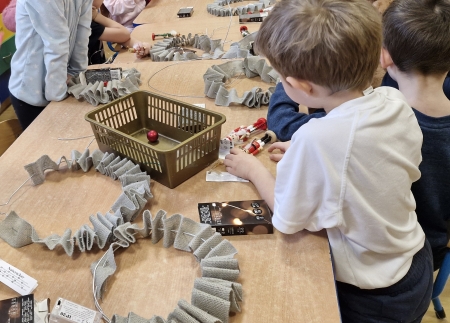 Ozdoby świąteczne-zajęcia z Rodzicami w w grupie Biedroneczki