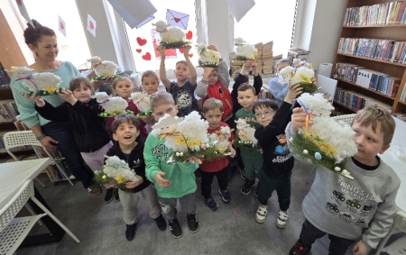 Warsztaty Wielkanocne Biedroneczek w Gminnej Bibliotece Publicznej